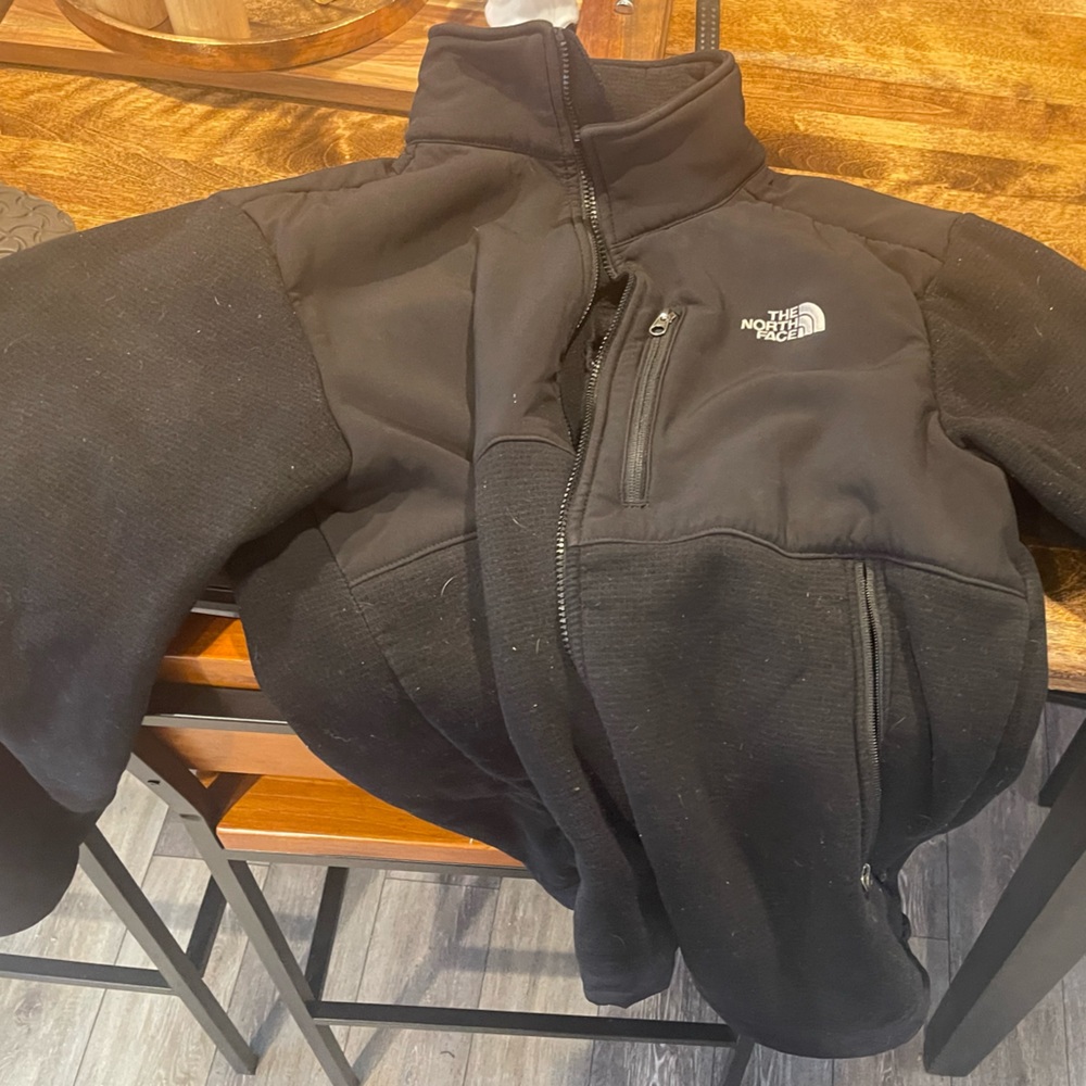 Mens the north face denali jacket. Retired style.
